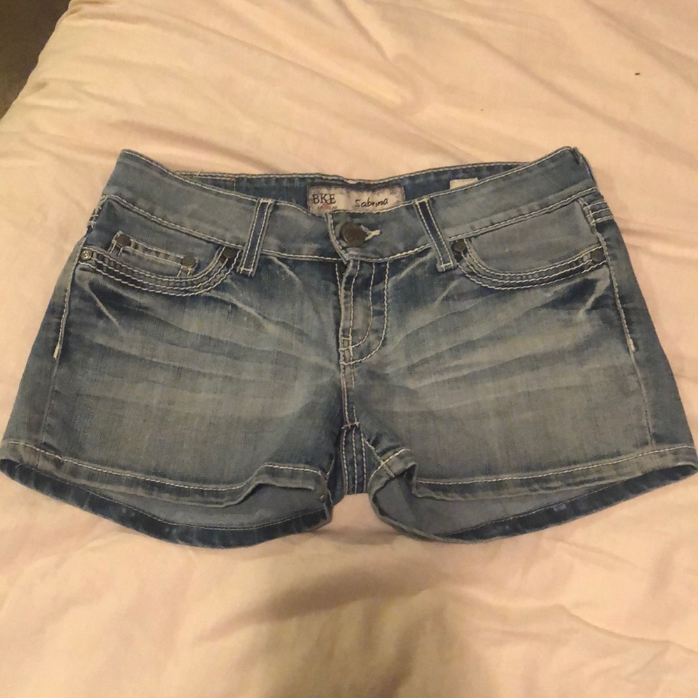 BKE Sabrina shorts size 26